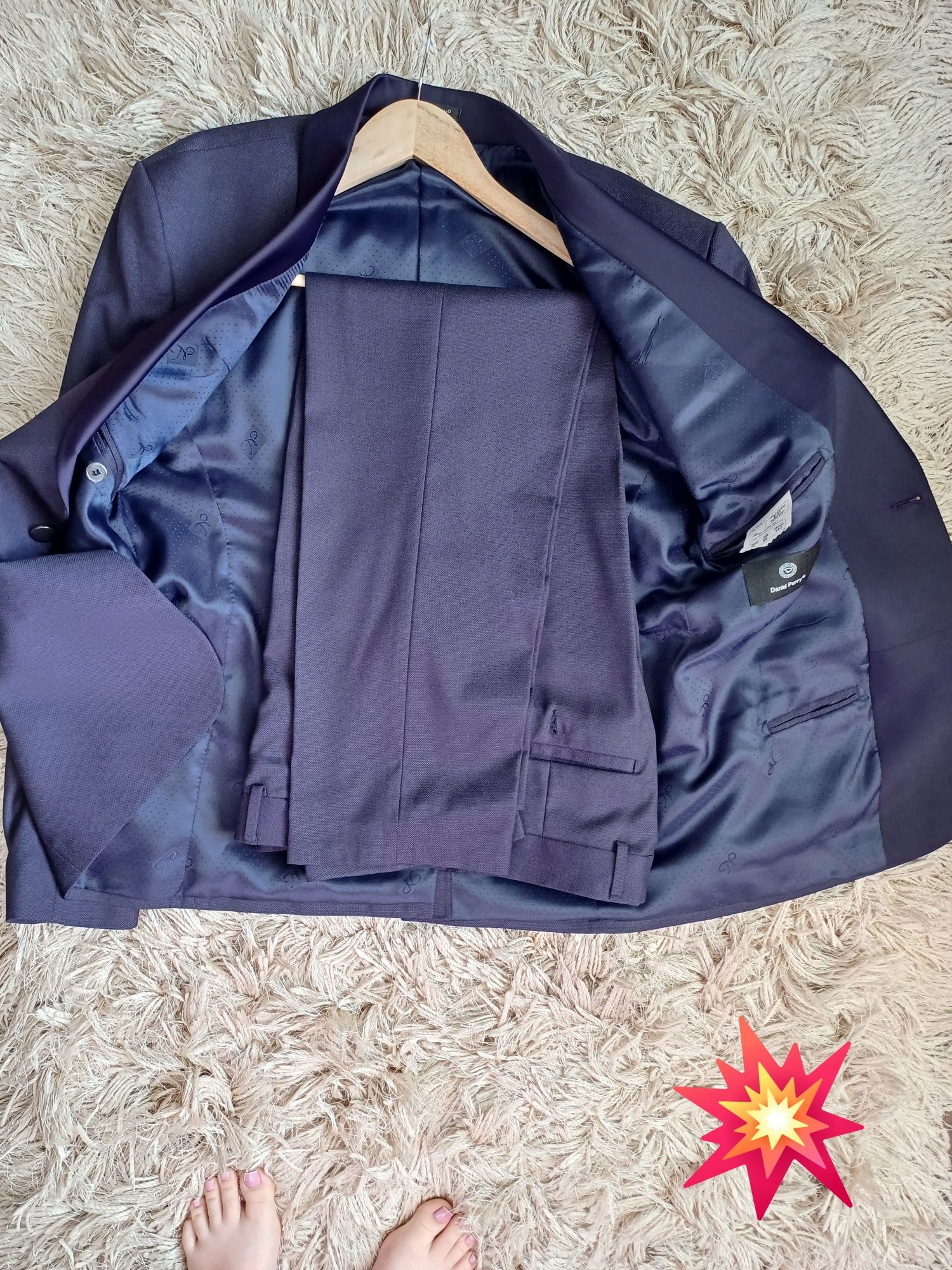 Costum slim fit purtat cateva ore