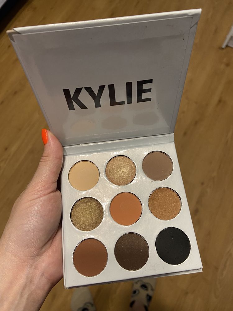 Продам новые тени Kylie