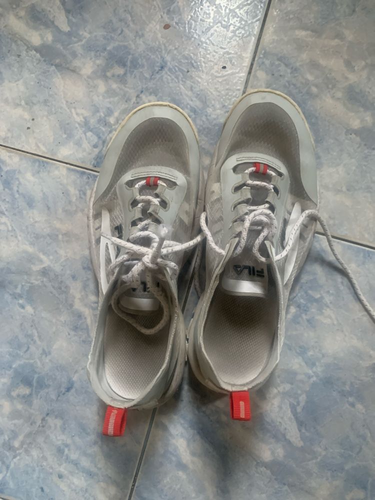 Обувки на Fila чисто нови 2 пъти за обличани