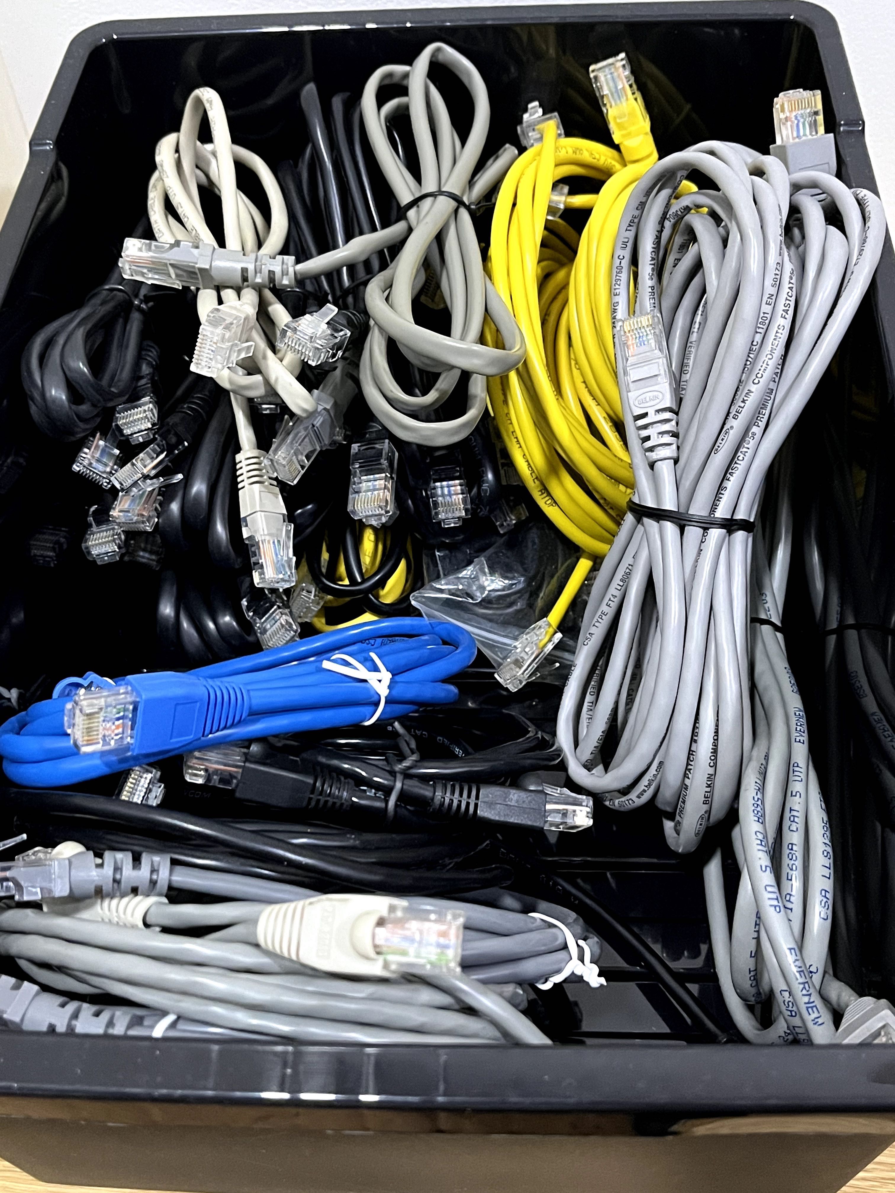 HDMI, LAN, SCART, S-Video, композитни и други кабели