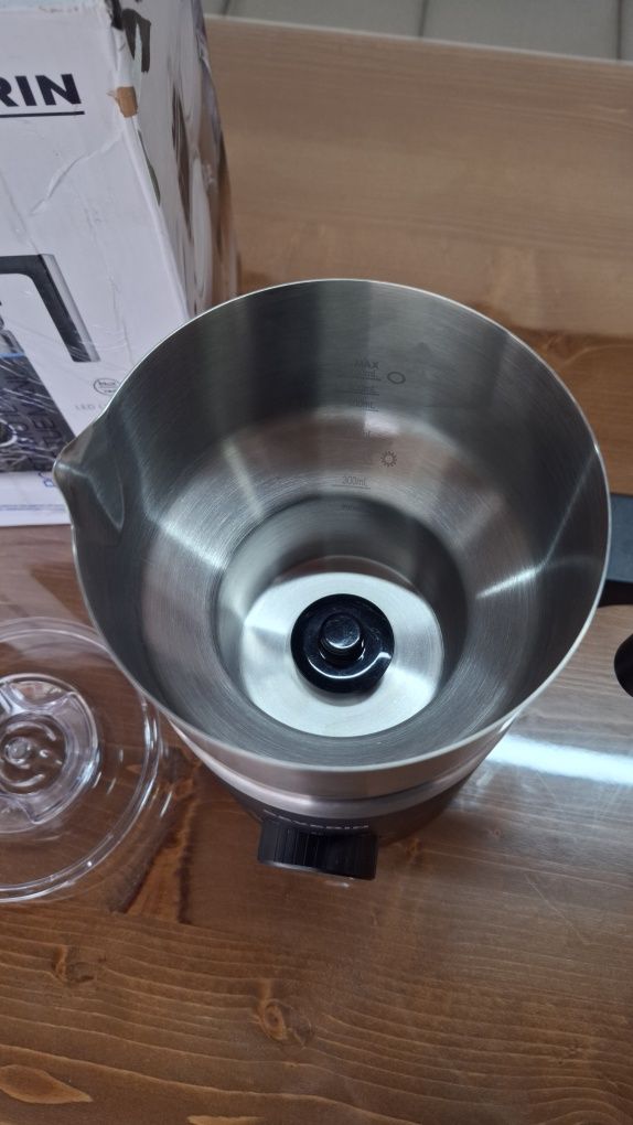 Severin Spuma 700 Индукционен разпенител за мляко,500w,0,700ml