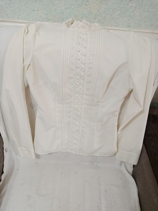 Продаю белую кофту