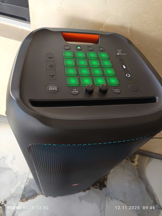 КОЛОНА JBL 1000 Party Box 1100вата запазена много , като нова