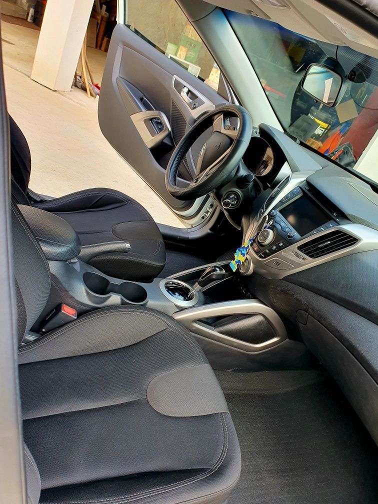 Hyundai Veloster , 1,6 benzină + gpl , automata