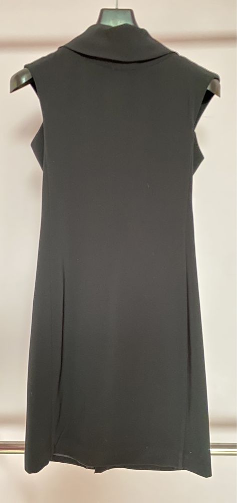 Черна вталена рокля с гол гръб, S размер