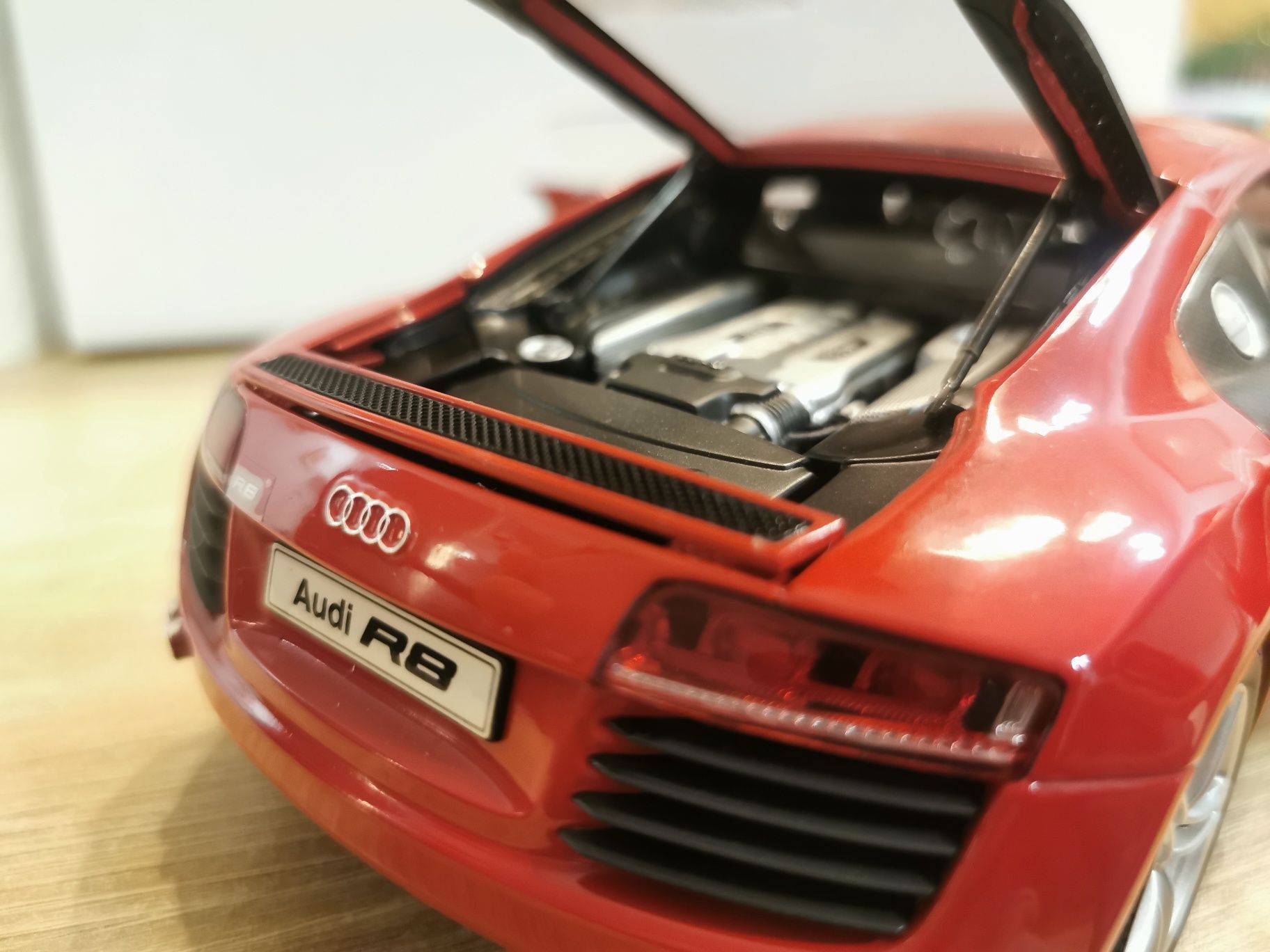 Audi R8 V8 Kyosho 1:18