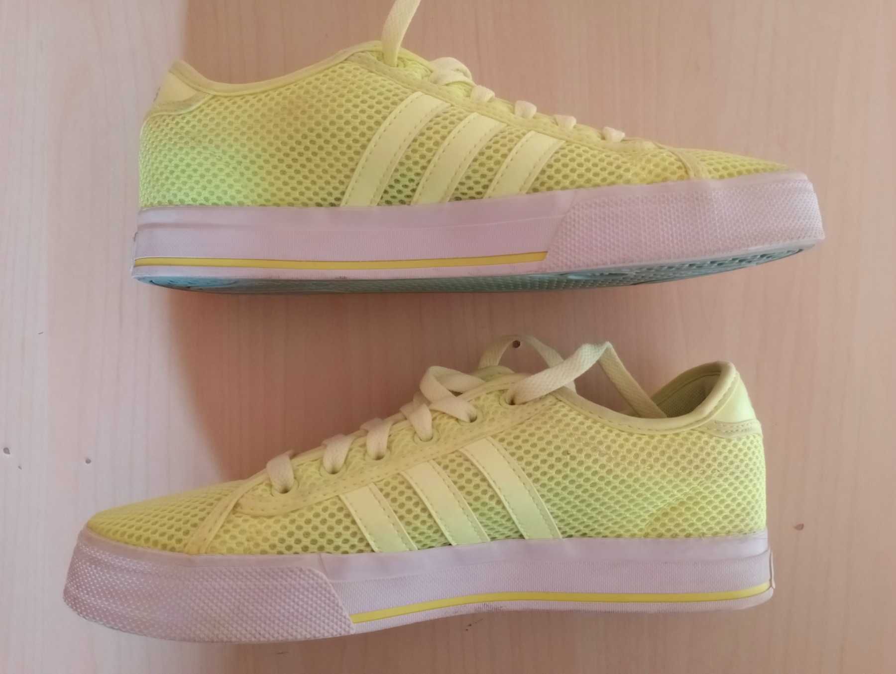 Дамски кецове adidas