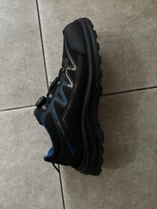 Продам безопасные рабочие ботинки .