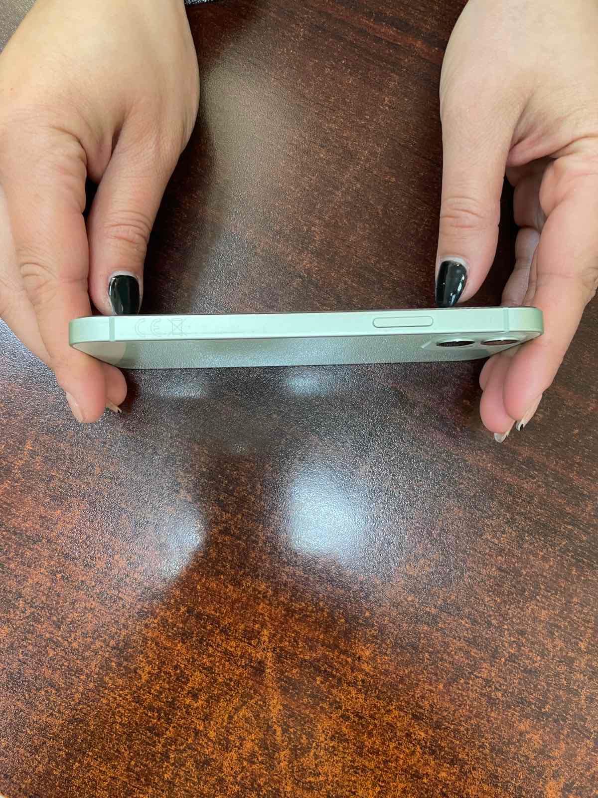 iPhone 12 с гаранция като нов