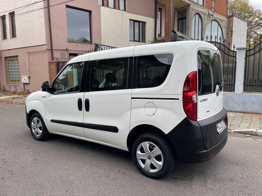 OPEL COMBO 1.3 cdti-2014-carte SERVICE-217450 km reali-clima