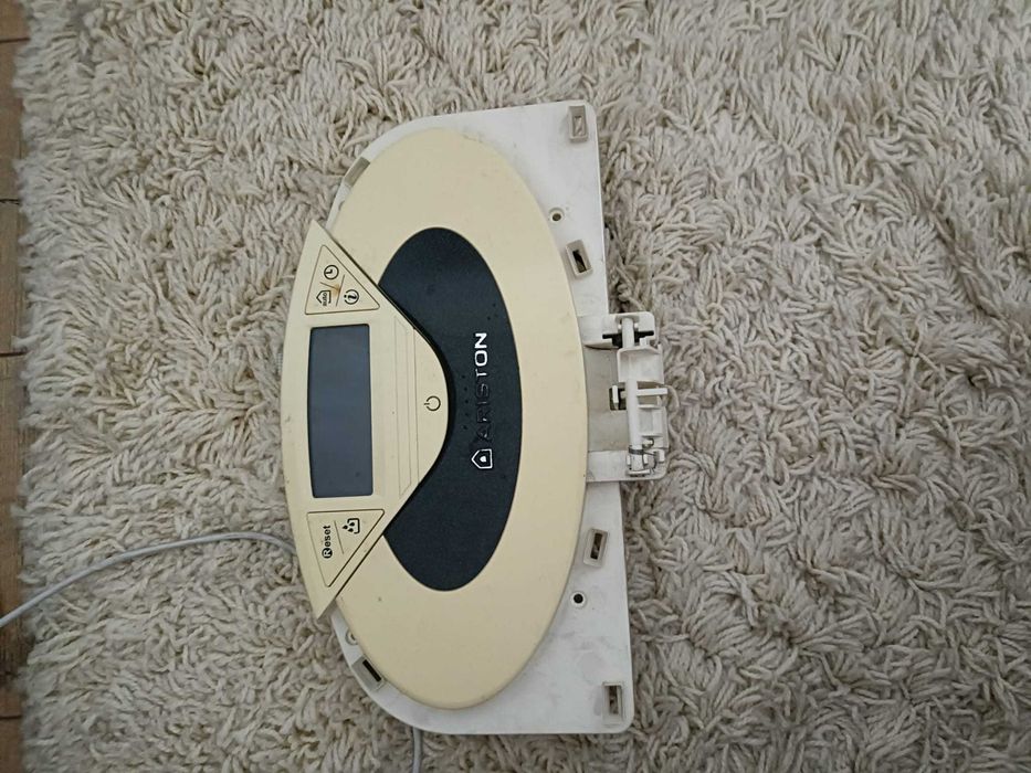 Centrala pe gaz ariston genius 28kv plus piese de rezervă