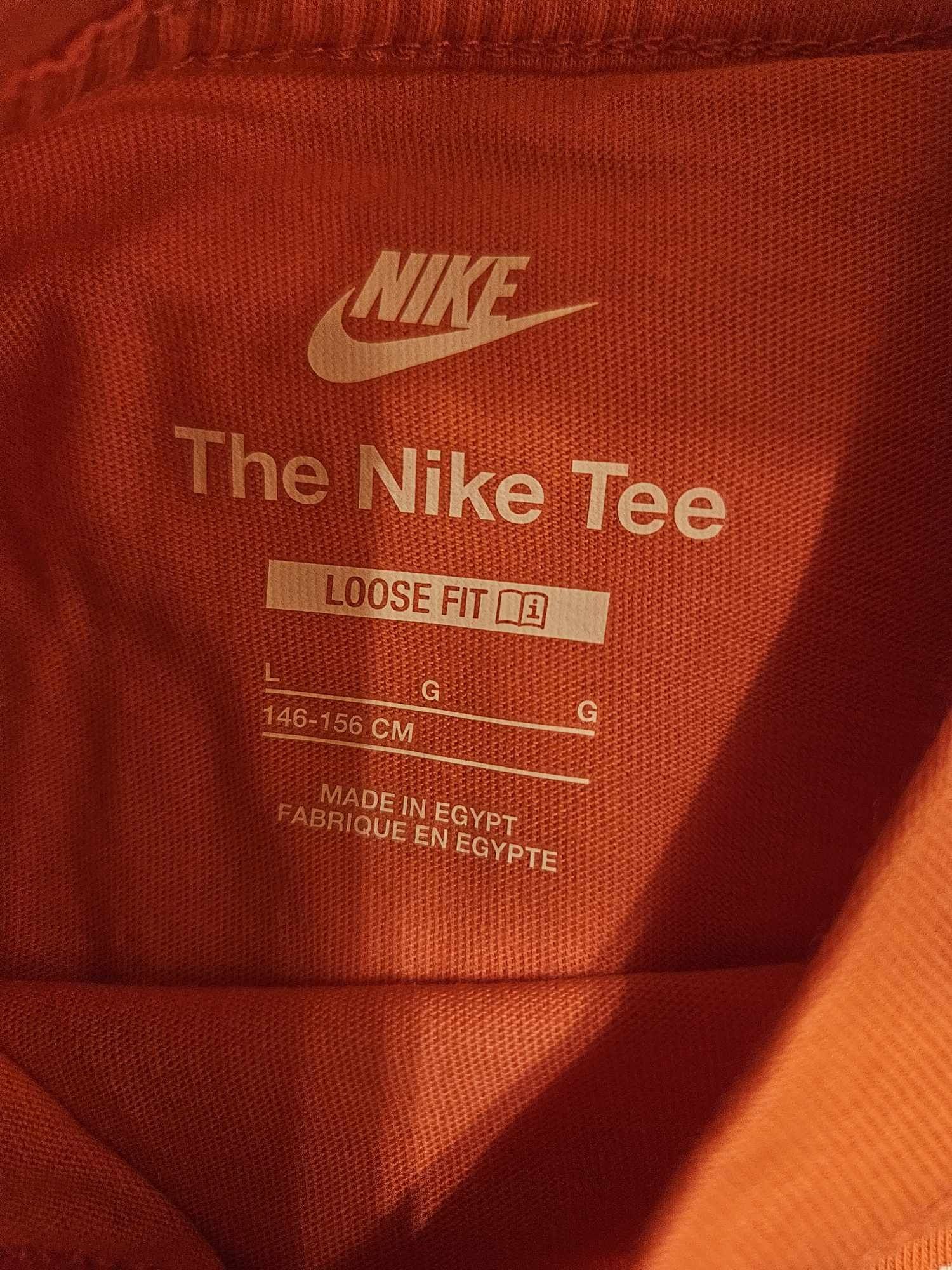 Оригинална тениска на NIKE 100% ОРИГИНАЛНА!