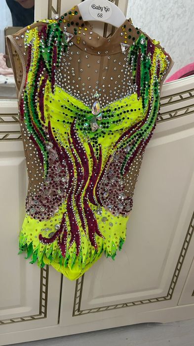 Продам купальник для гимнастика на 5-7лет, обруч 2шт, чехол для обруча