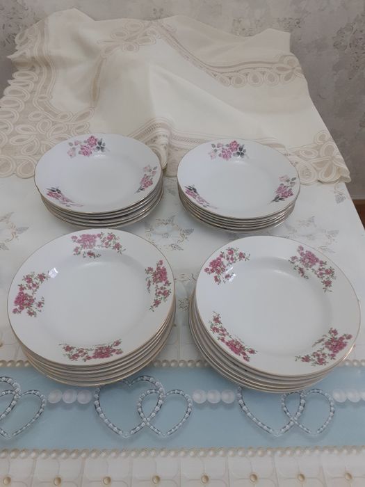 Тарелки фарфоровые