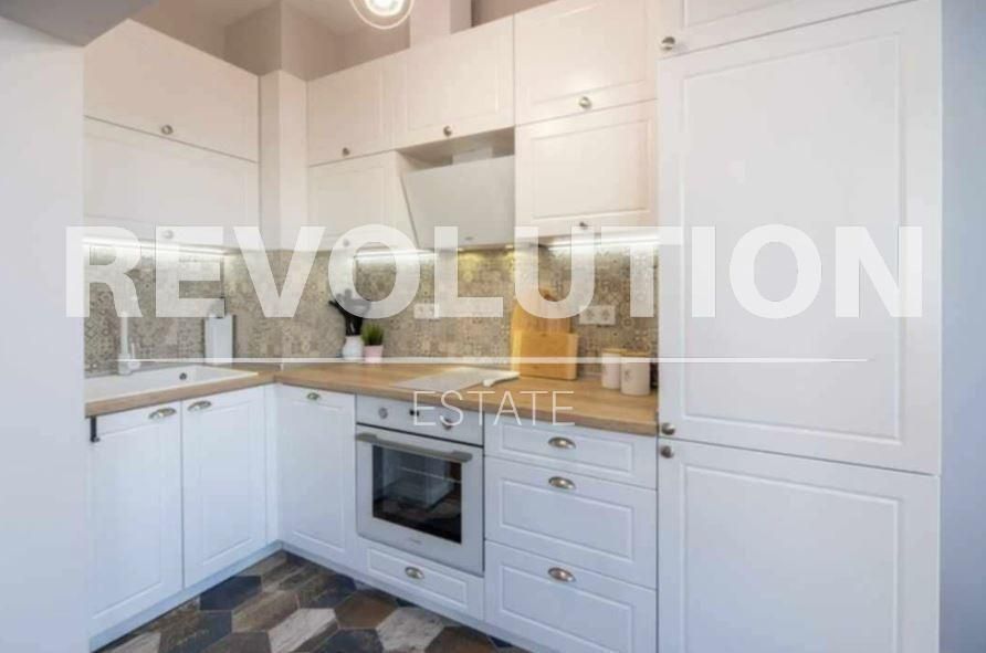 Дава се под наем Двустаен апартамент в Варна, Колхозен пазар - 59 кв.м за 500 € - Снимка #1