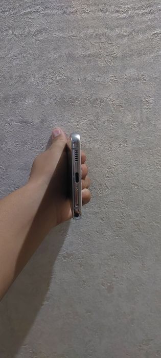 Samsung s22 + hech qayeri alishmagan 256gb kareski azgina chaqa chuqas