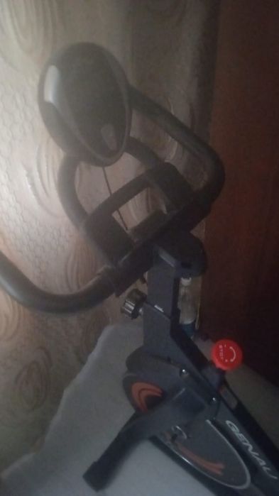 Вело тренажёр почти не использовался