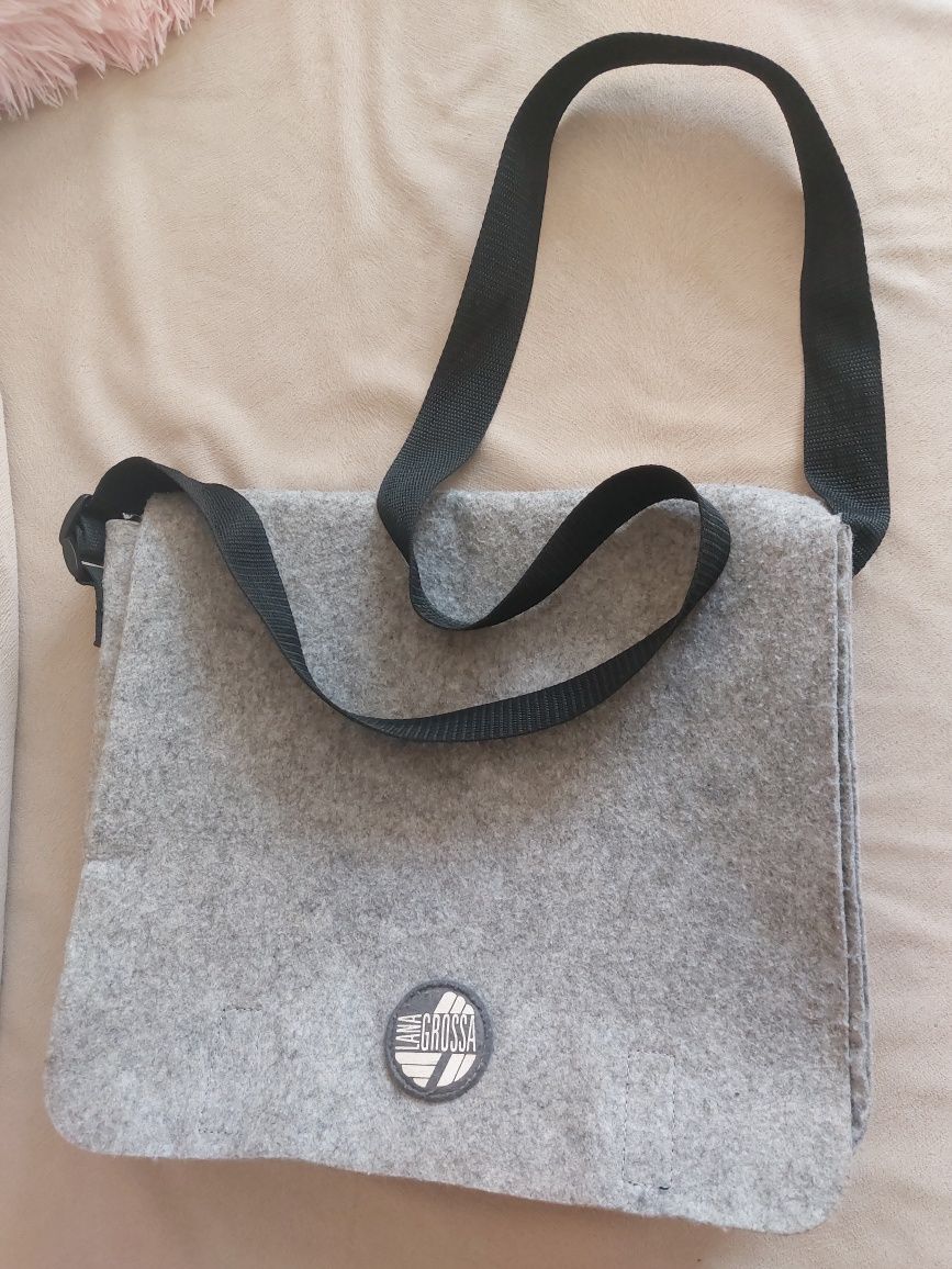Мека чанта за лаптоп