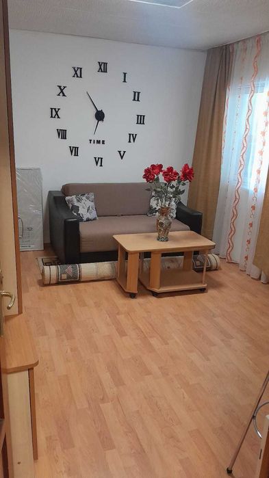 Se închiriază apartament 200e