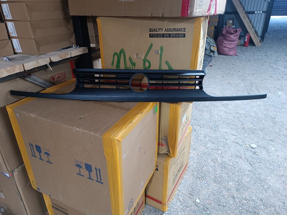 Решетка радиатора Фольксваген гольф 3