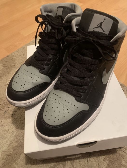 Adidasi Jordan 1 Mid Gri-Negru