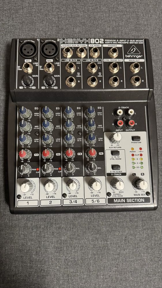 Миксер Behringer xenyx802