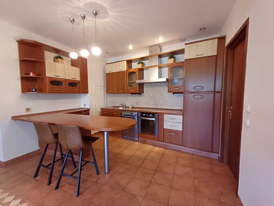 Bucatarie Mobexpert frigider incorporat, bar