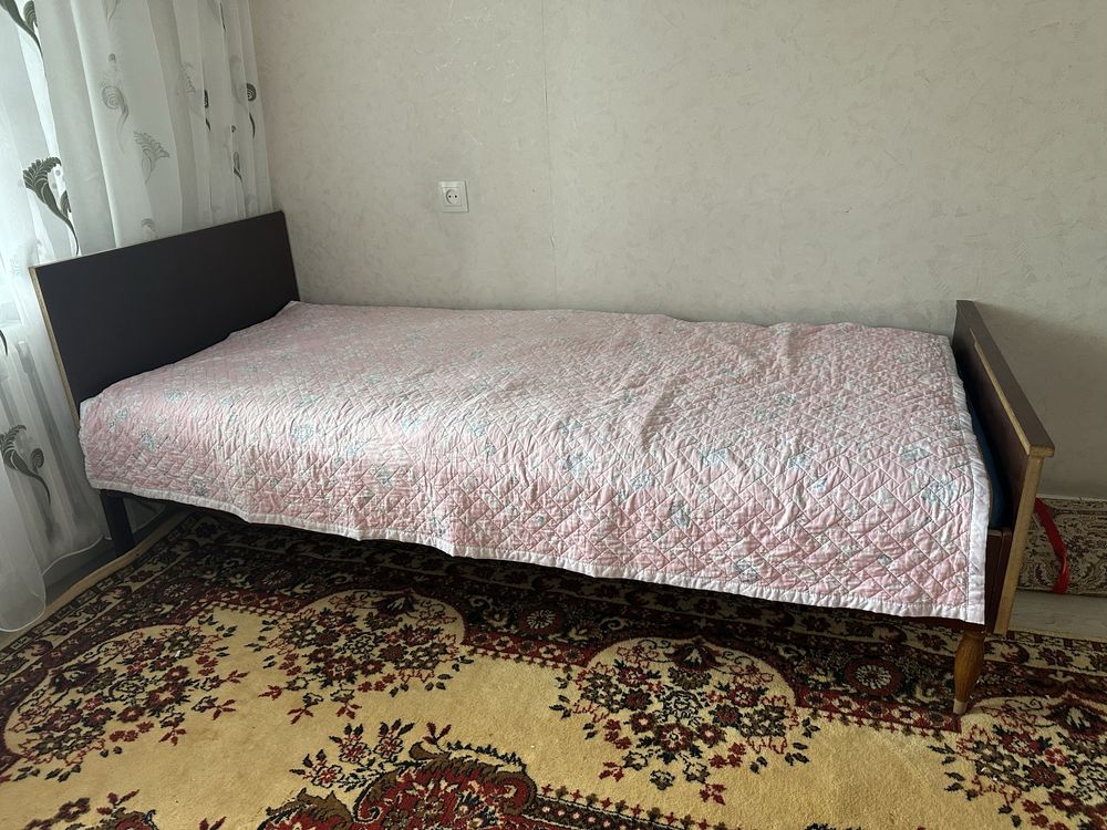 Кровать с матрасом