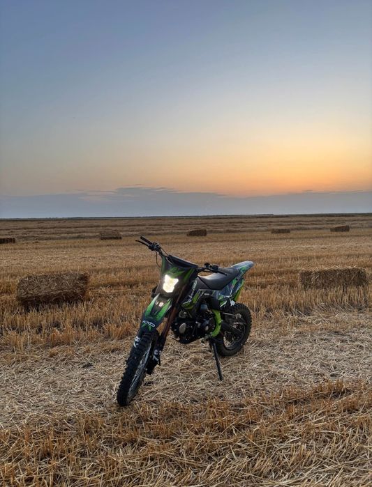 Vând motocross de 125cc Huricane aproape nou