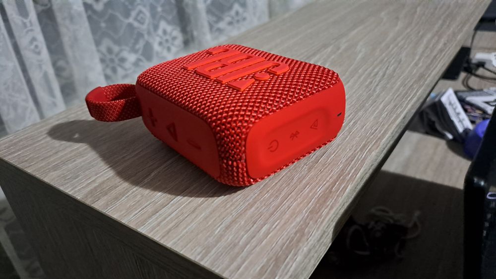 Продавам чисто нова колонка Jbl Go 4 без кутия