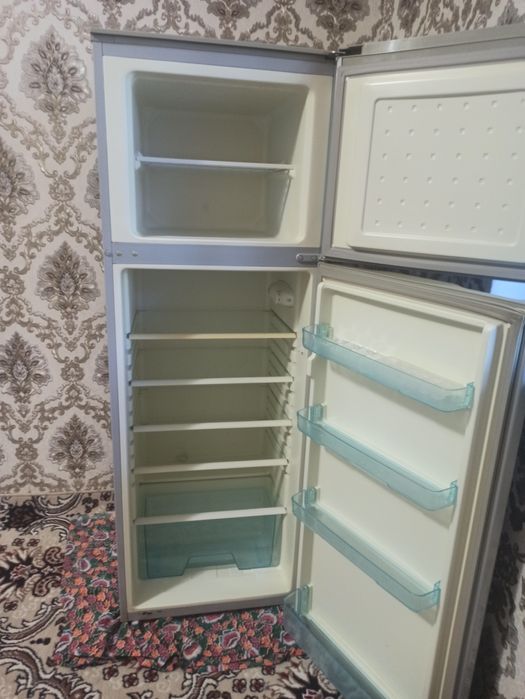 Продаётся холодильник artel.