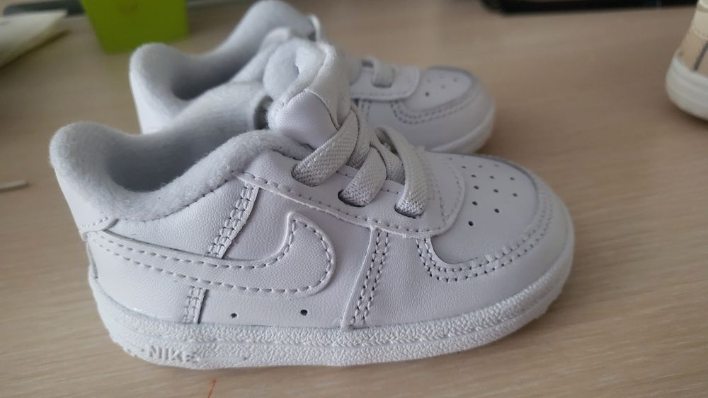 Adidasi nike bebe