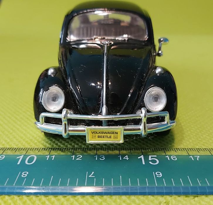 Метална количка Volkswagen Beetle. Цена: 40лв.