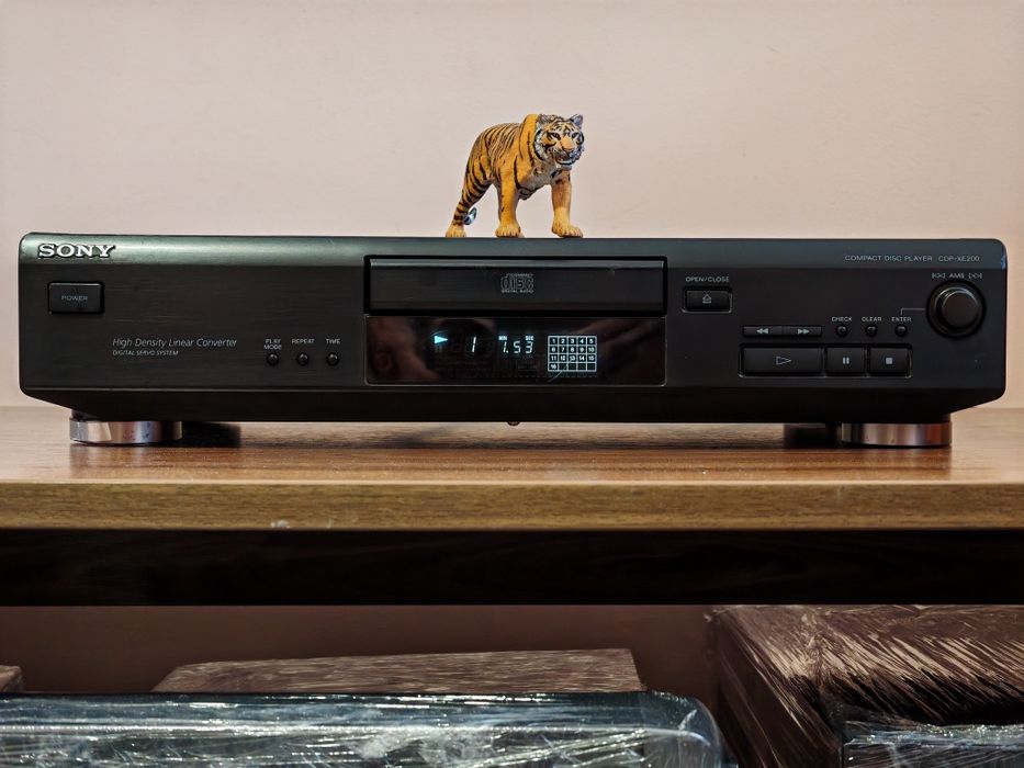 Sony CDP-XE 200. Cd player superb. Date tehnice mari. Preț fix !!