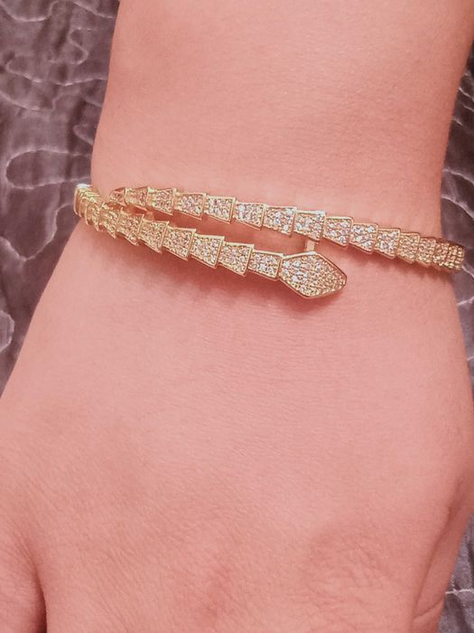 Продам новый жёлтый браслет.