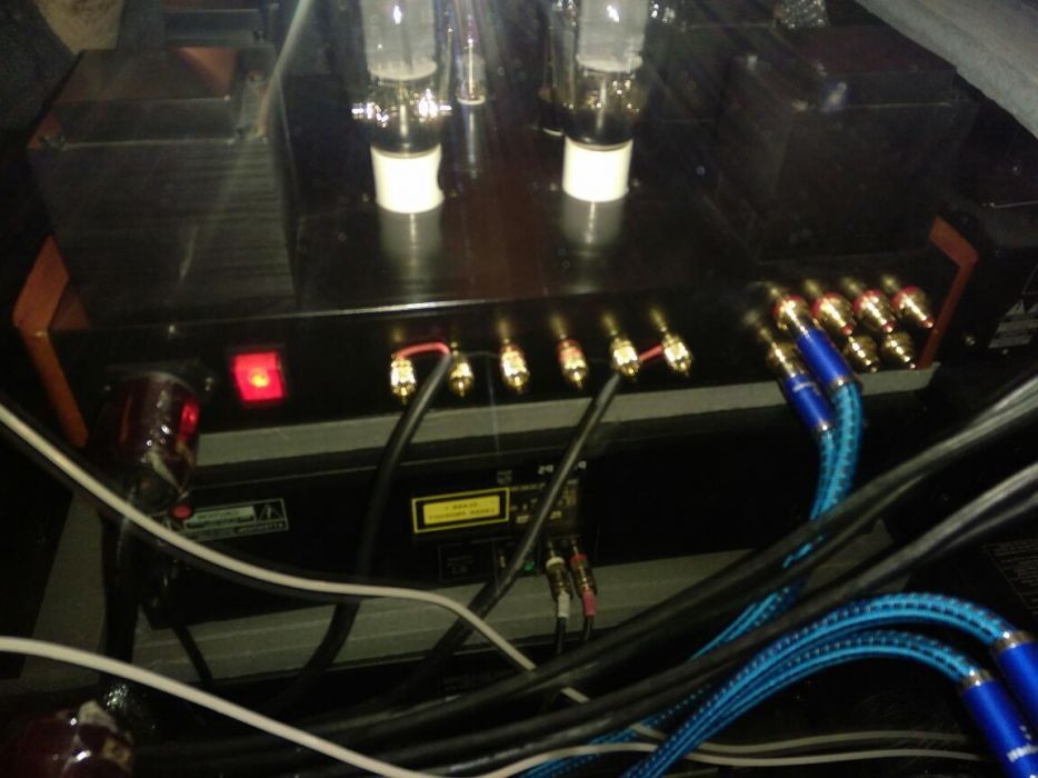 Vind statie pe lâmpi cu 300 b 4000 lei