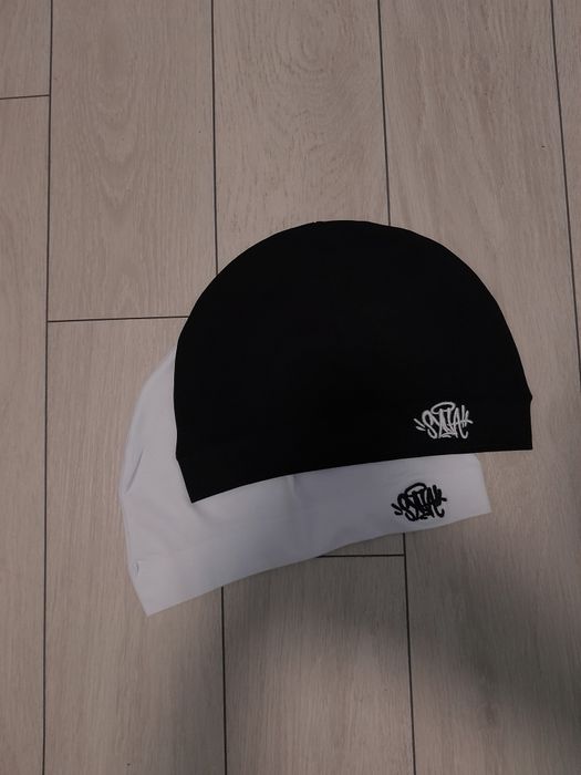 Syna world caps.