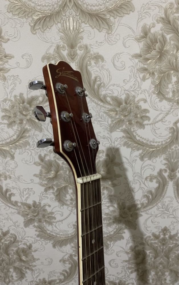 SROCHNA sotiladi AKUSTIKA 41 razmer Gitara