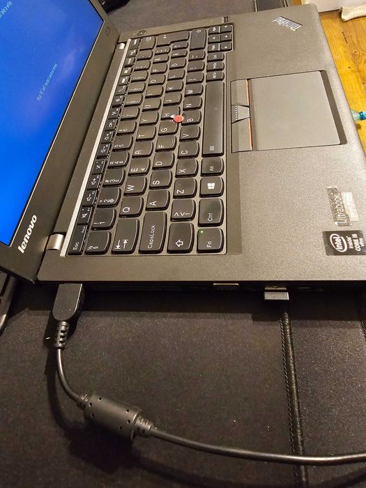 Продавам лаптоп Lenovo x250