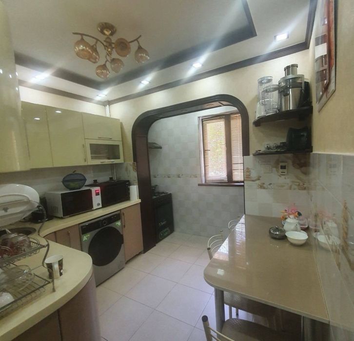 Срочно Продаётся Бобура 4/2/4 ремонт хороший с мебелью локации топ !