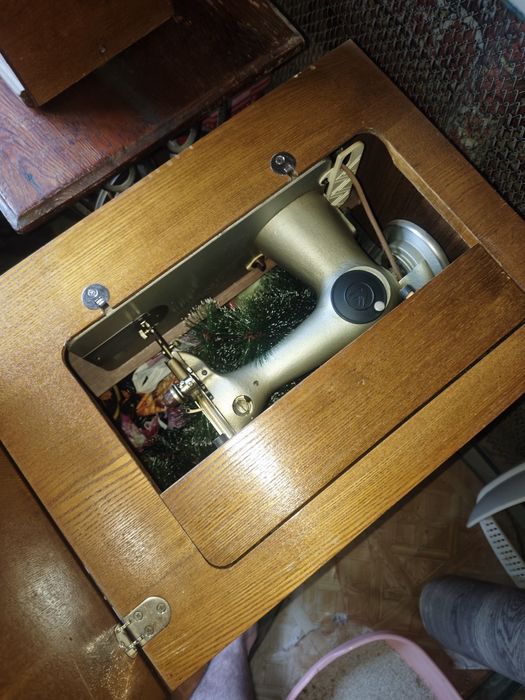 Складная швейная машинка - тумба