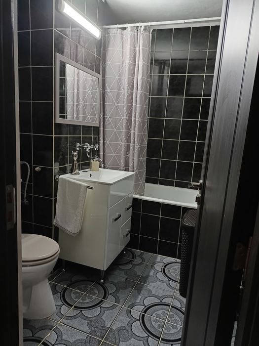 Vând apartament decomandat cu 3 camere, micro 16