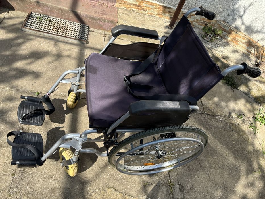 Fotoliu rulant in stare foarte buna.