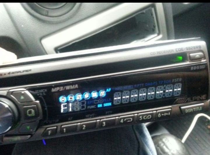 Alpine cda 9812rb Pioneer deh p77mp