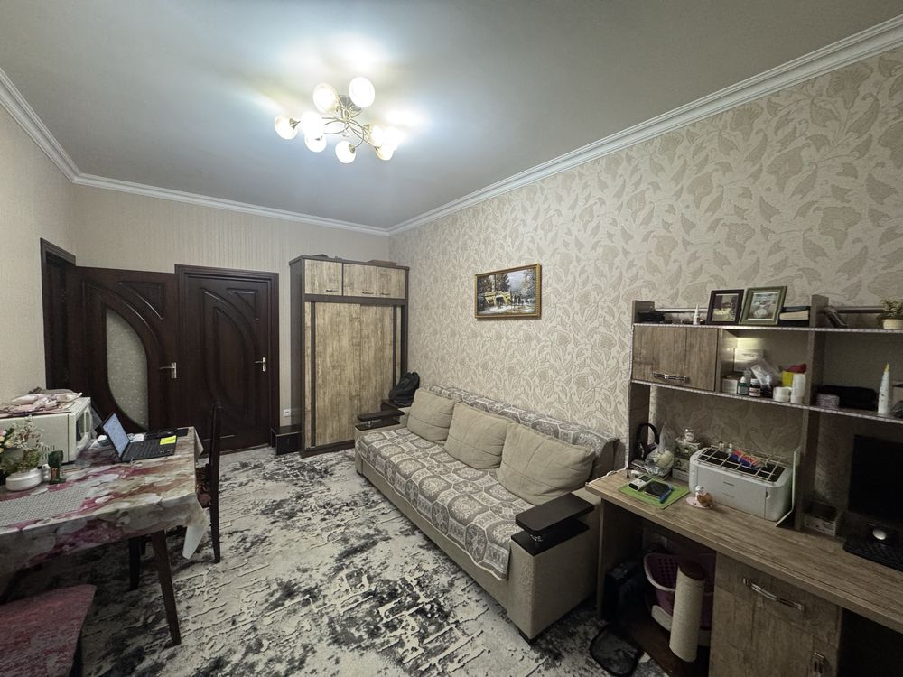 Продам 3х-ком квартиру — м-в Ялангач, 2-й этаж, 65 м²!