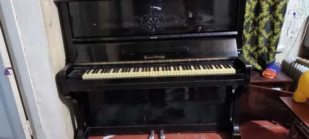 Продам пианино "Красный октябрь"