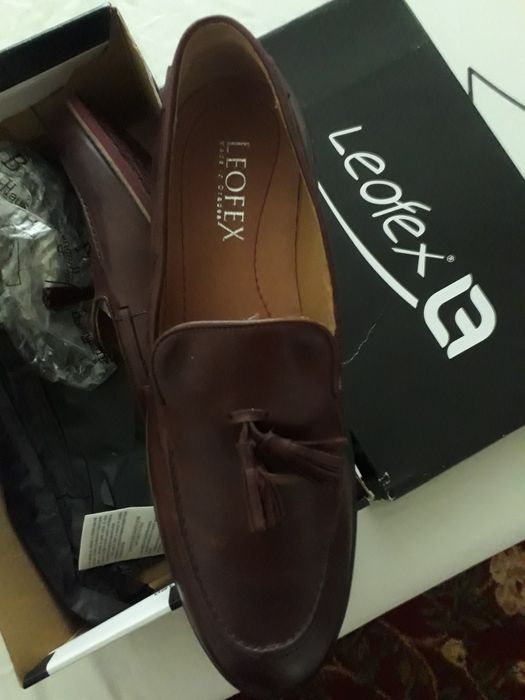 Vand  pantofi noi in cutie