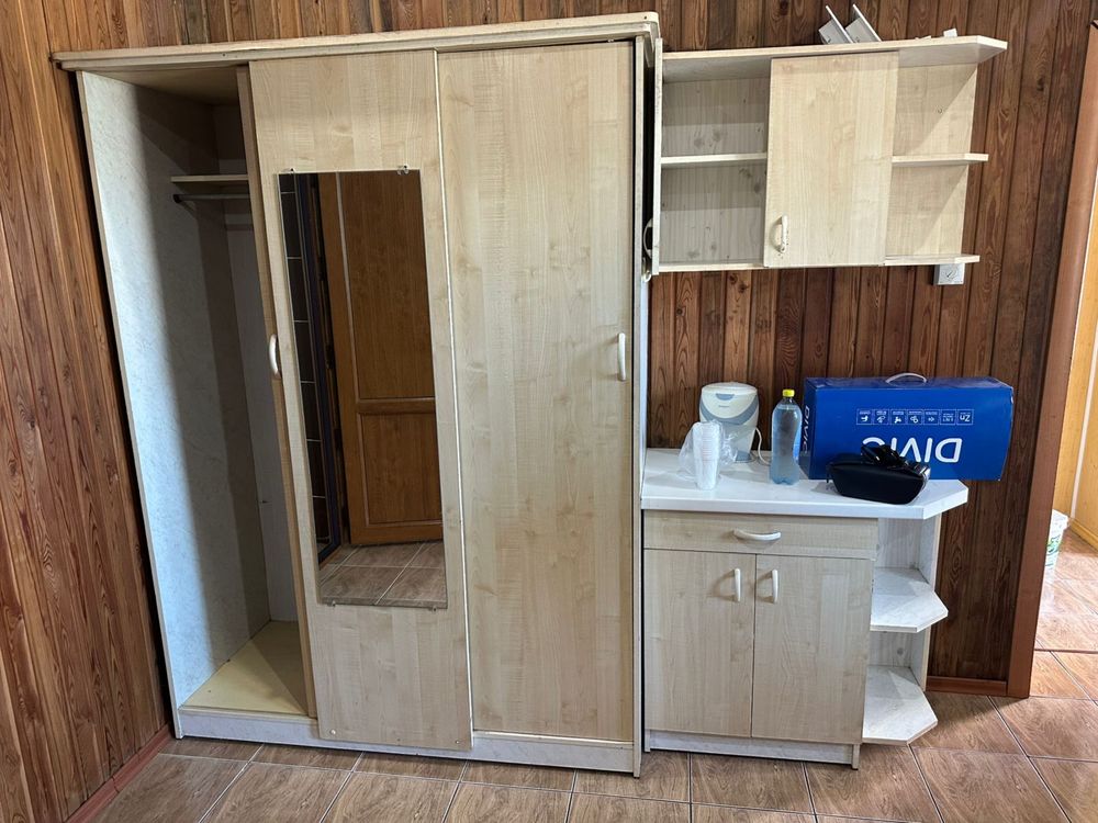 Шкаф в прихожий хорошее состояние