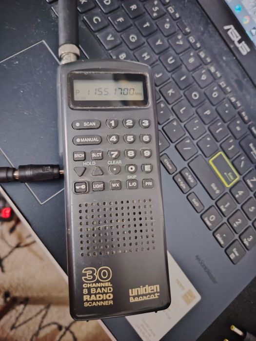 Uniden 8 benzi scan , perfect functional