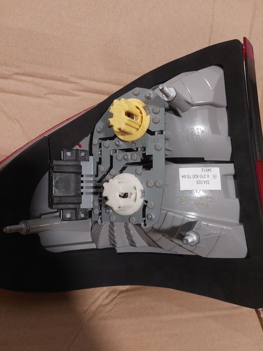 Десен външен стоп E klass W 211 kombi